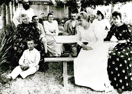 the_monet_and_hoschede_familie1892.jpg